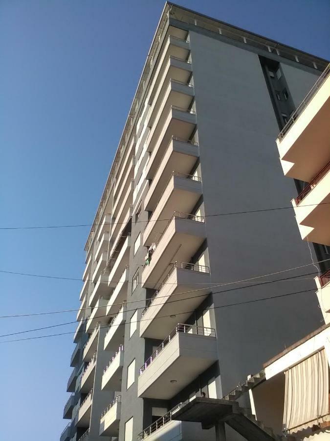 Lindita'S Seaview Appartment Vlorë Exterior foto
